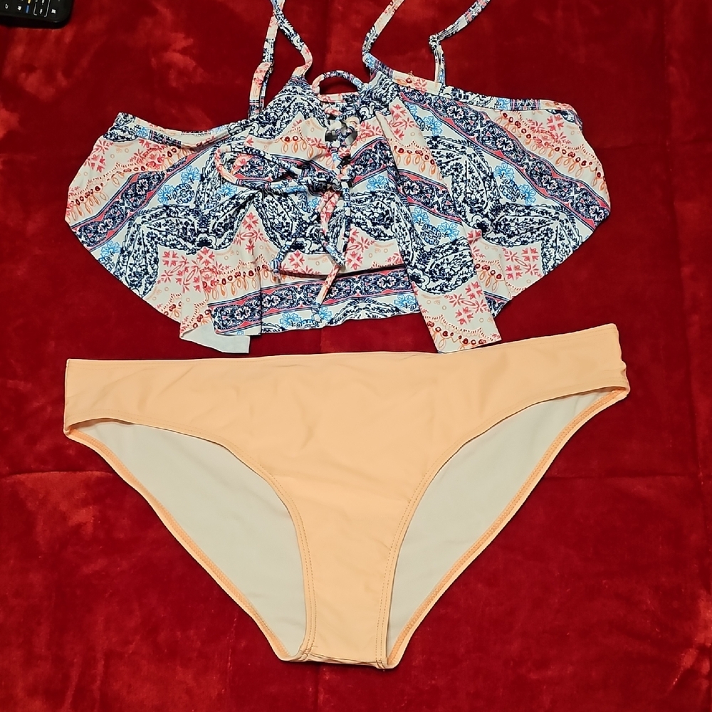 Colorful Patterned Bikini Set XXL Runs Small More Like LG Or XL